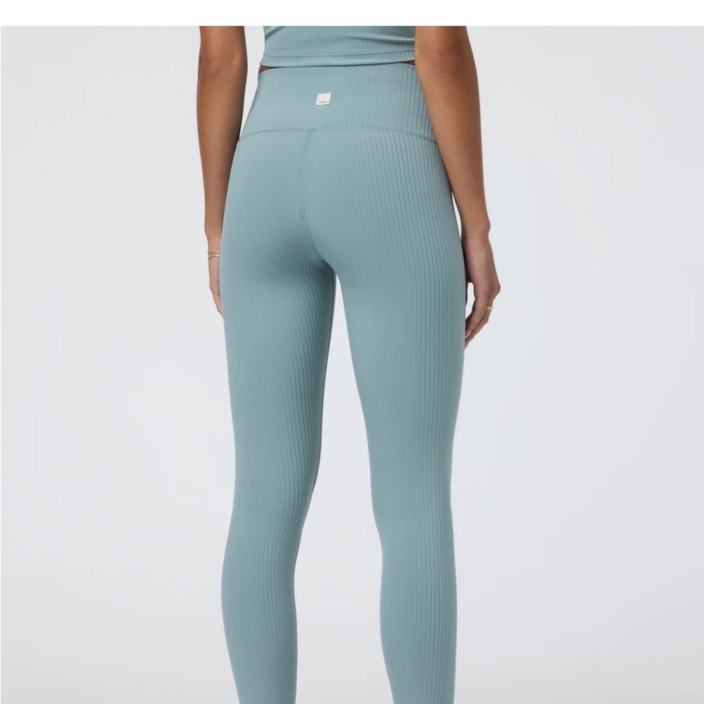NWOT! ✨Vuori Inversion Rib Legging ✨. Size X-Large. Color Mist. - Picture 3 of 13